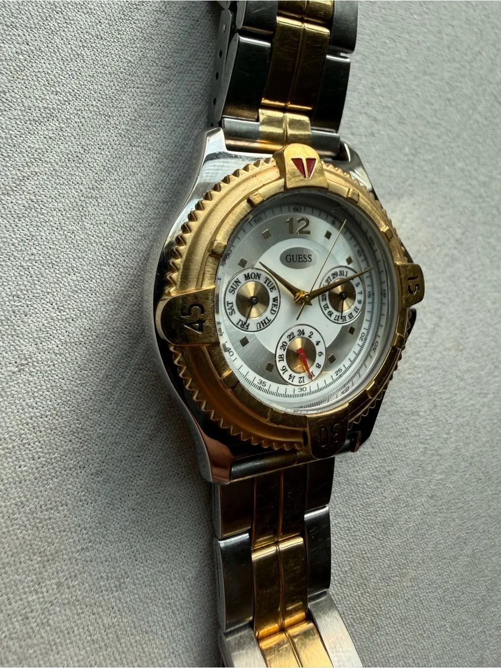Vintage 1994 GUESS Diver 37mm Men’s Quartz Watch